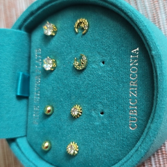 SPARKLE ALLURE BRAND FASHION JEWELRY 4 PAIRS OF STUD PIERCED EARRINGS - Picture 2 of 5